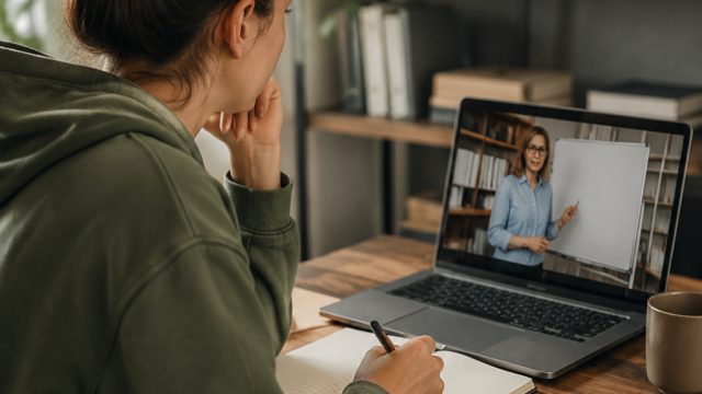 (图1) The Rise of E-Learning: Why You Should Consider Online Courses