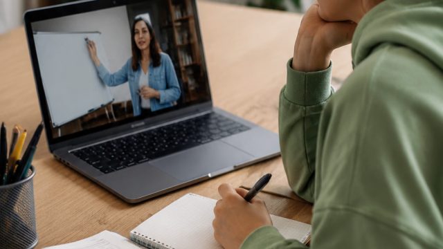(图1) Harnessing the Power of Online Tutorials for Skill Development